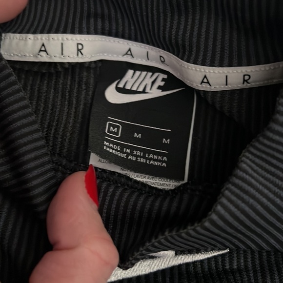 Workout top - Picture 3 of 3